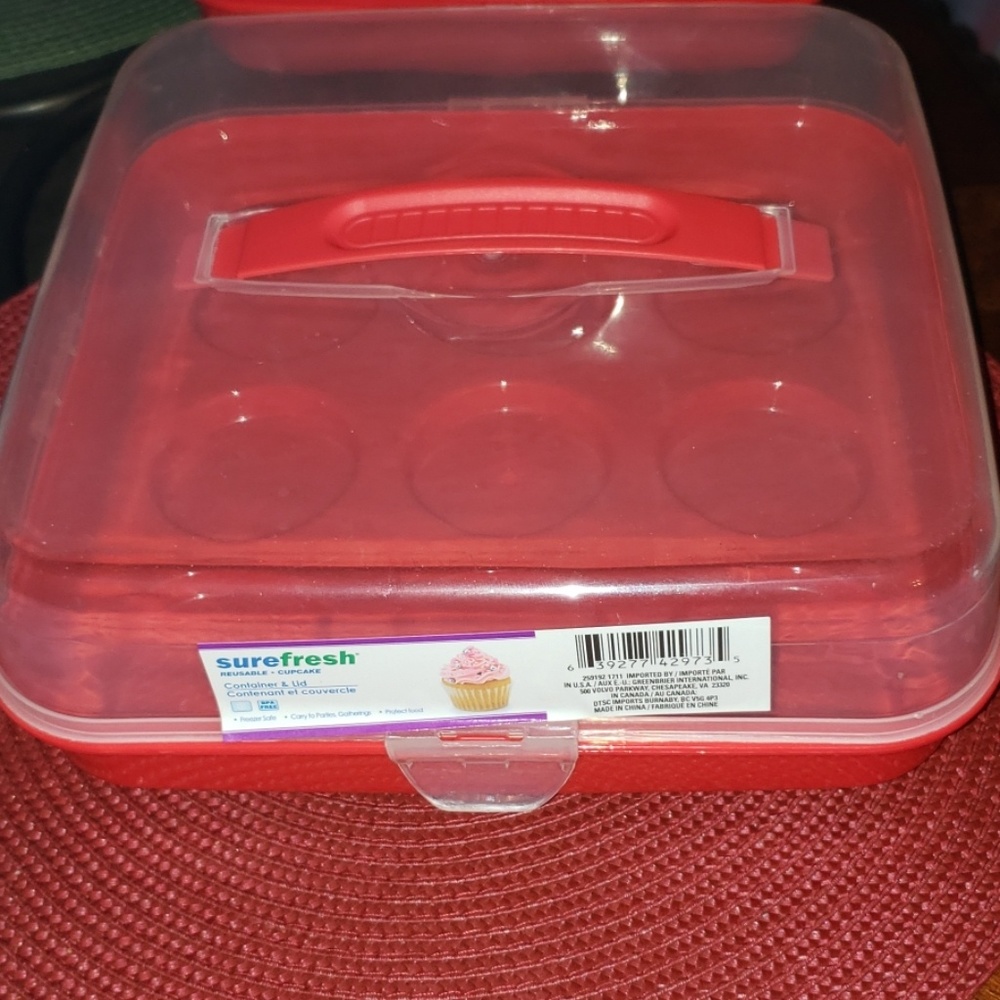 Sure Fresh Reusable Cupcake Container & Lock Lid